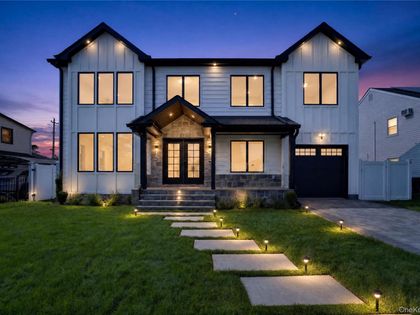 44 Meadow Lane Levittown, NY 11756