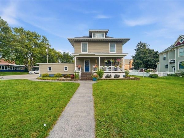 218 NE 3rd Avenue, Independence, IA 50644