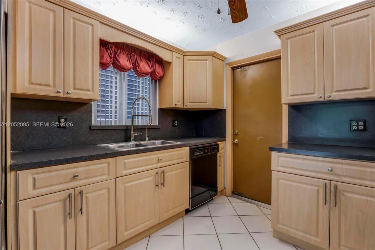 9110 SW 200 St, Cutler Bay, FL 33157 Photo