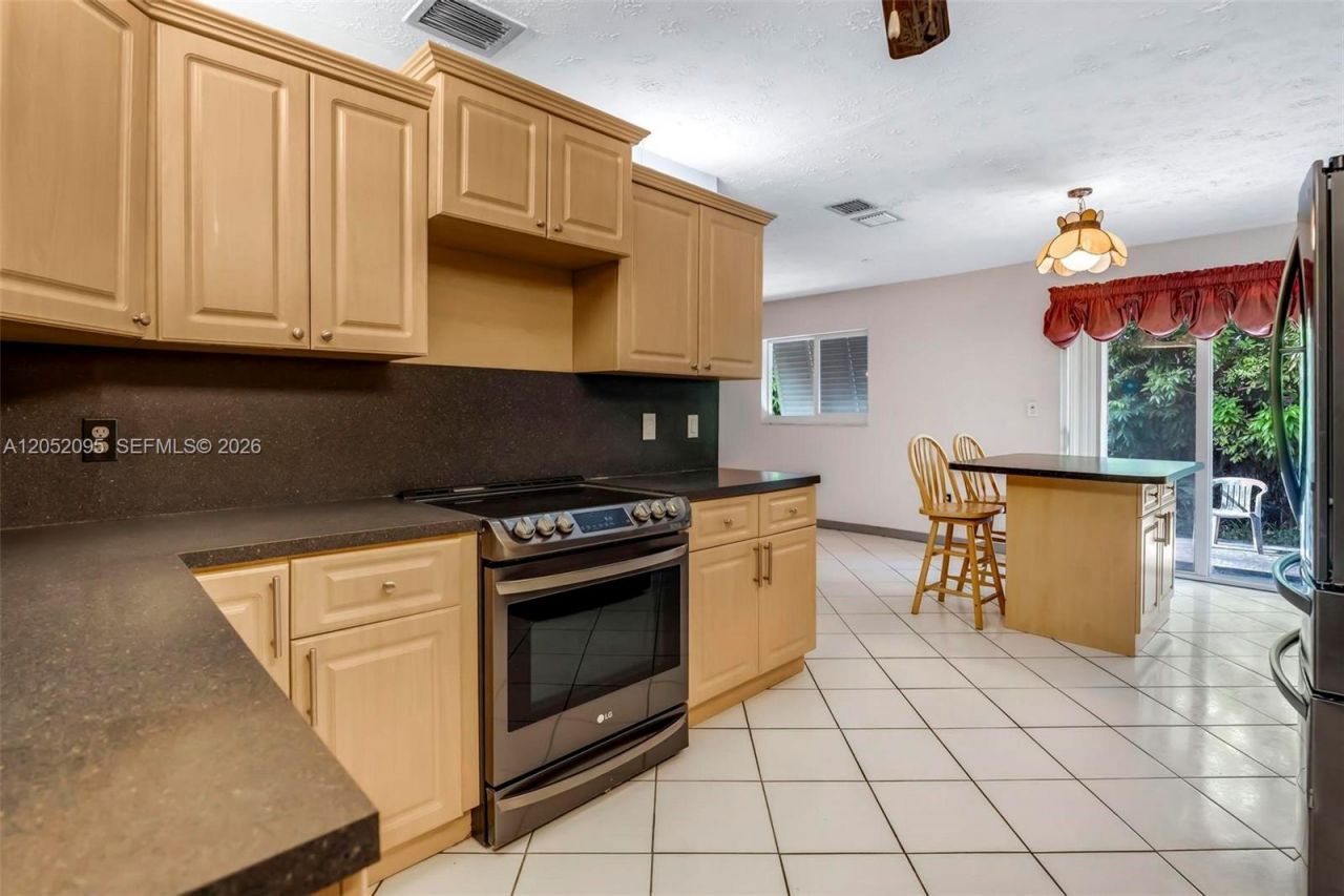 9110 SW 200 St, Cutler Bay, FL 33157 Photo