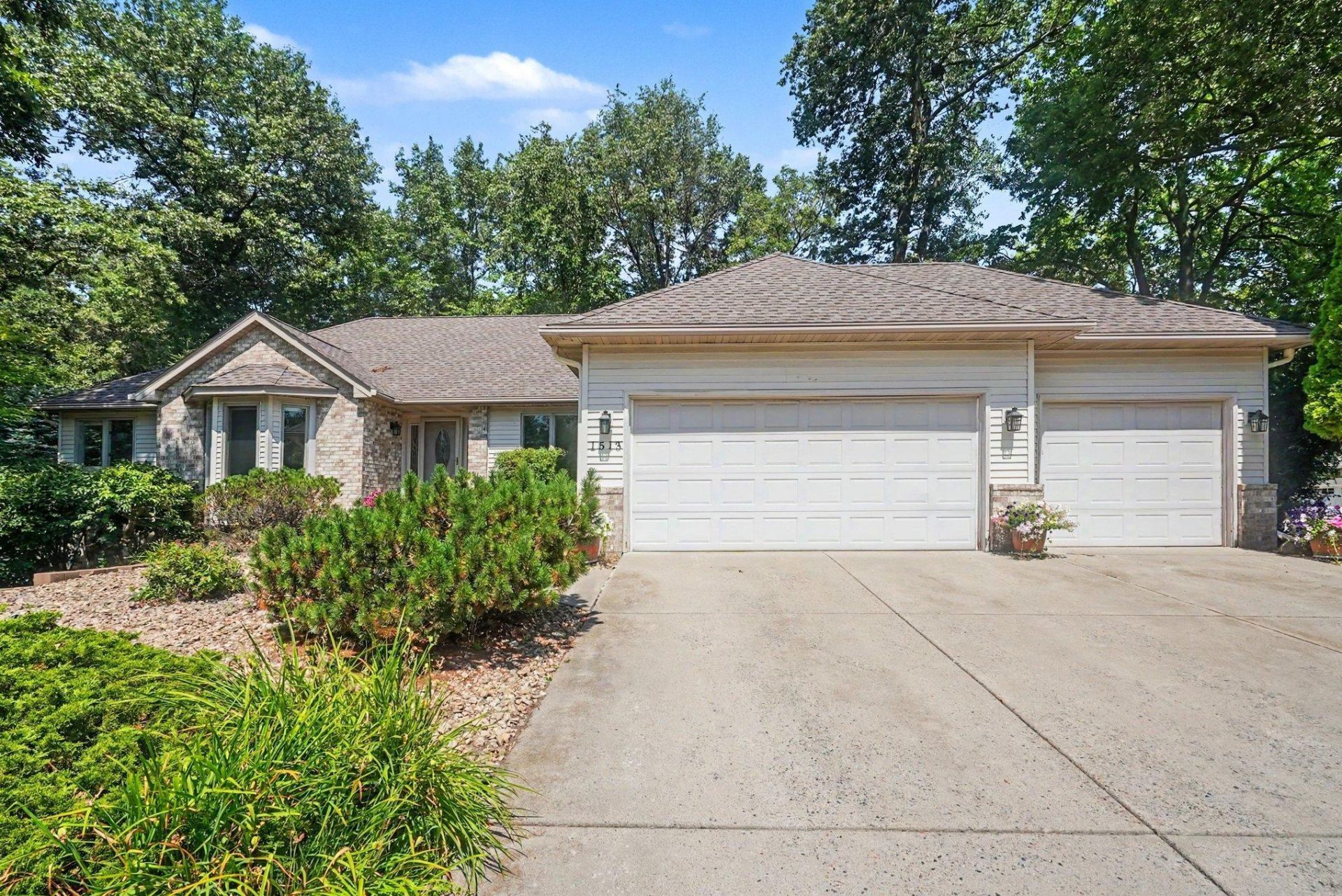 1513 Broken Oak Court , Hugo, MN 55038