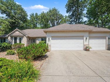 1513 Broken Oak Court, Lino Lakes, MN 55038