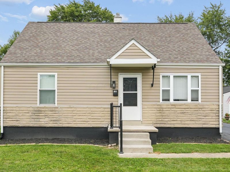 196 Maple Drive, Columbus, OH 43228 Photo 2