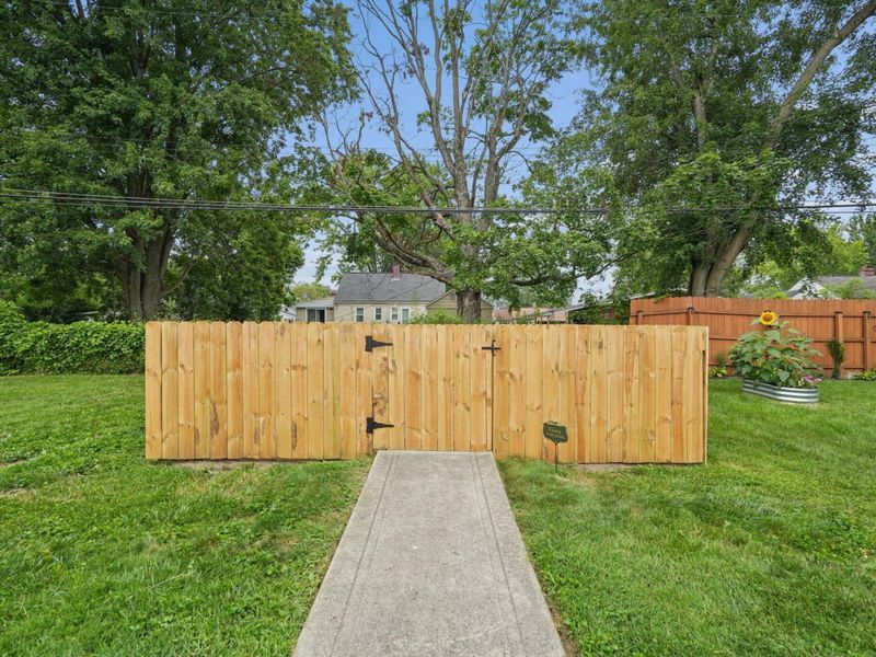196 Maple Drive, Columbus, OH 43228 Photo 29