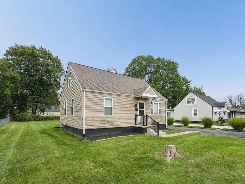 196 Maple Drive, Columbus, OH 43228 Photo 3