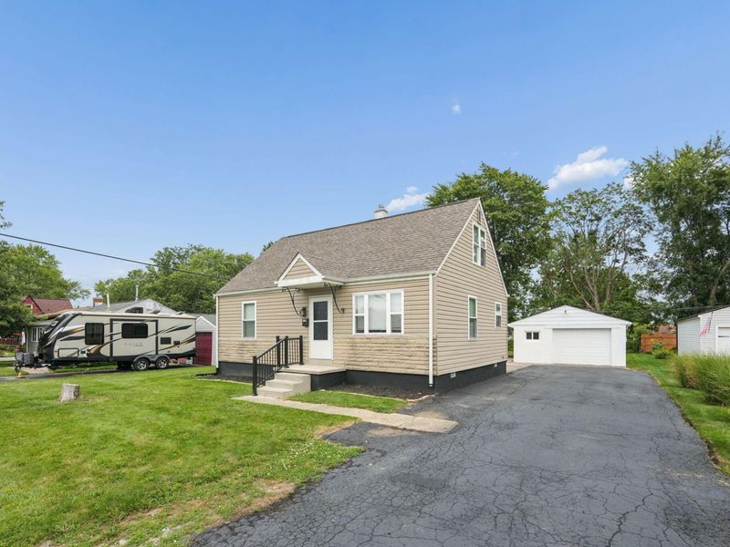 196 Maple Drive, Columbus, OH 43228 Photo 4