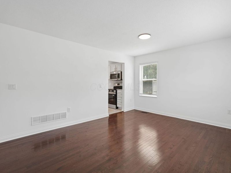 196 Maple Drive, Columbus, OH 43228 Photo 6