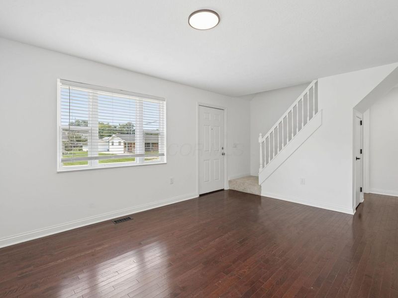 196 Maple Drive, Columbus, OH 43228 Photo 7