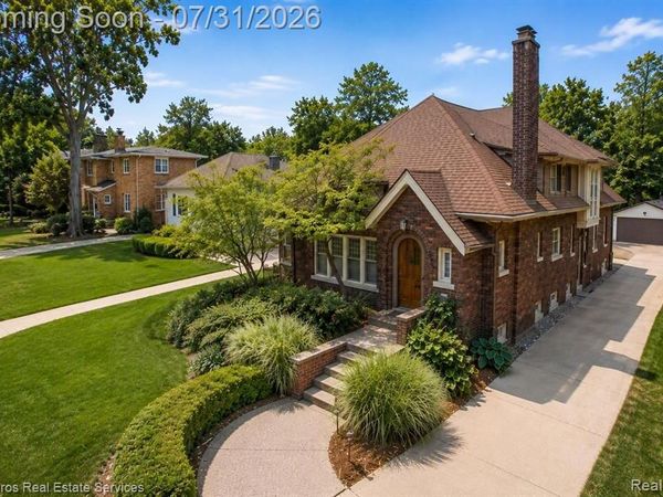 637 Washington Road , Grosse Pointe, MI 48230