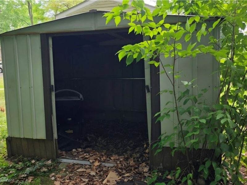 100 Maplegrove Lane, Mentor, OH 44060 Photo 3