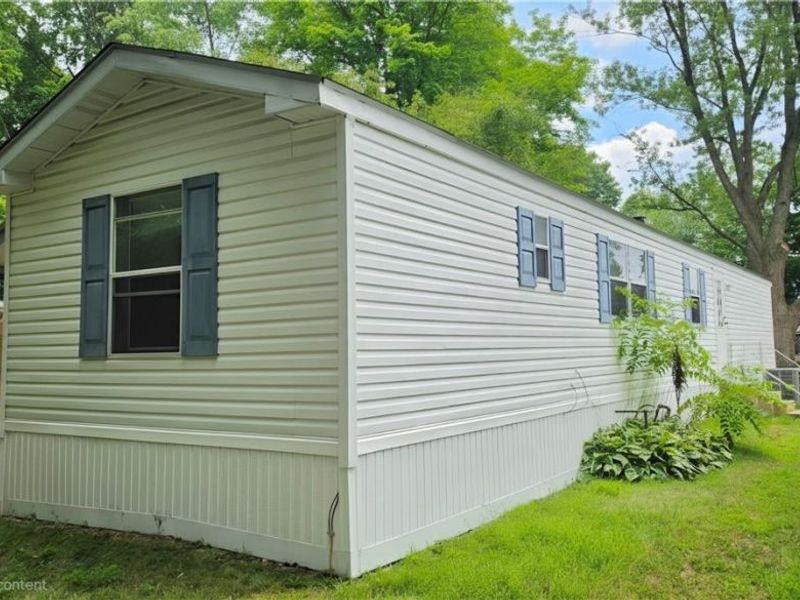 100 Maplegrove Lane, Mentor, OH 44060 Photo 4
