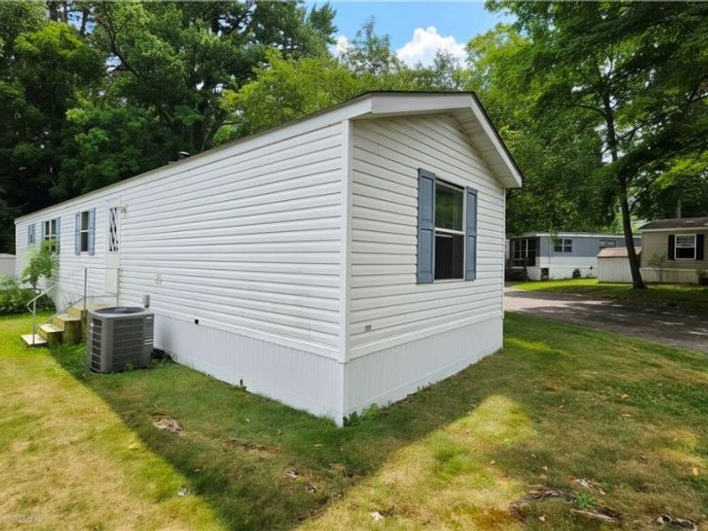100 Maplegrove Lane, Mentor, OH 44060 Photo 5