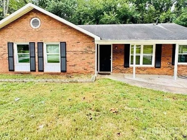 4824 Farm Pond Lane , Charlotte, NC 28212