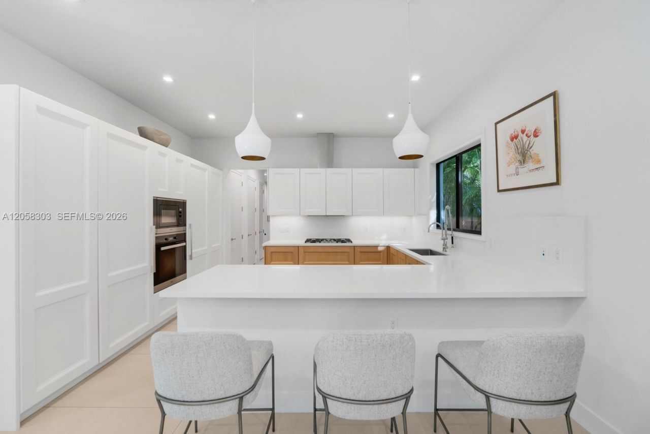 3630 Avocado Ave, Miami, FL 33133 Photo
