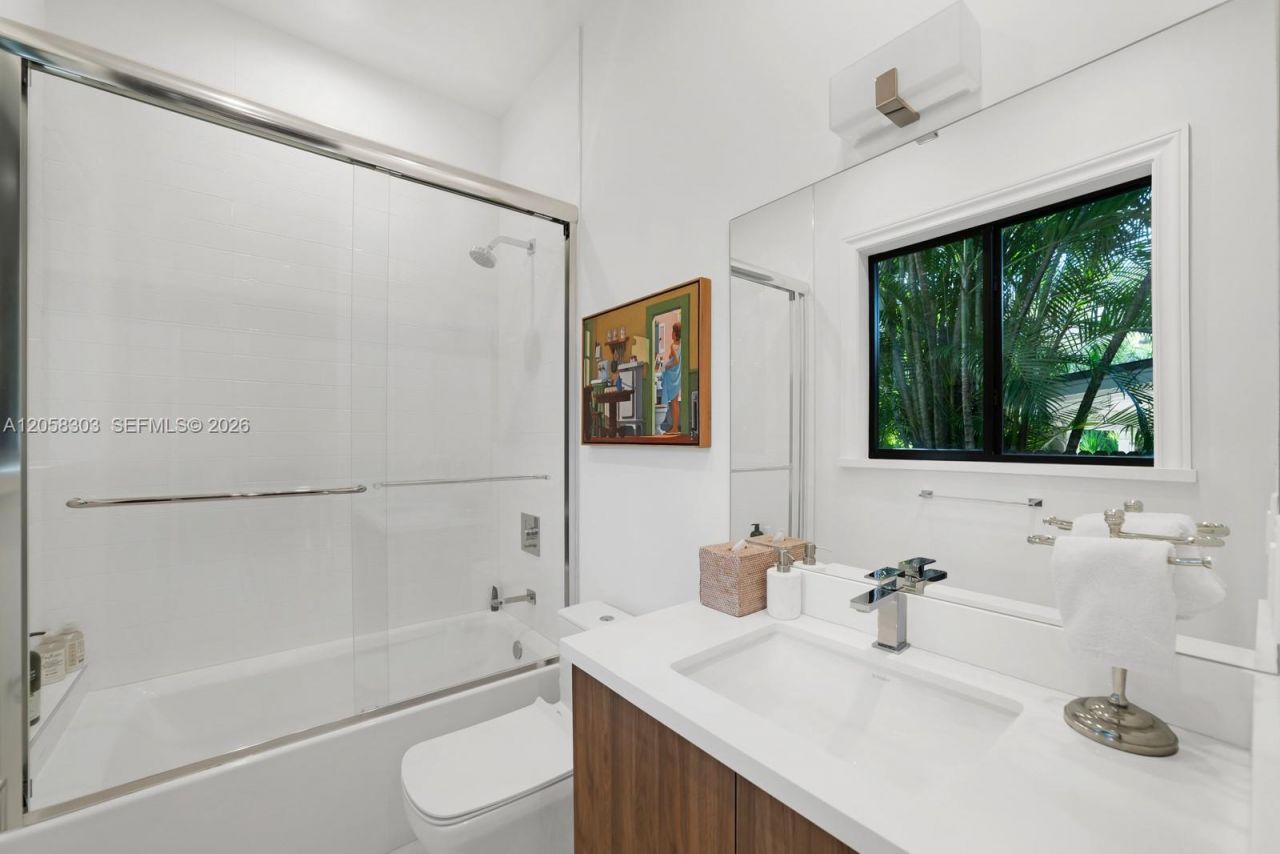 3630 Avocado Ave, Miami, FL 33133 Photo