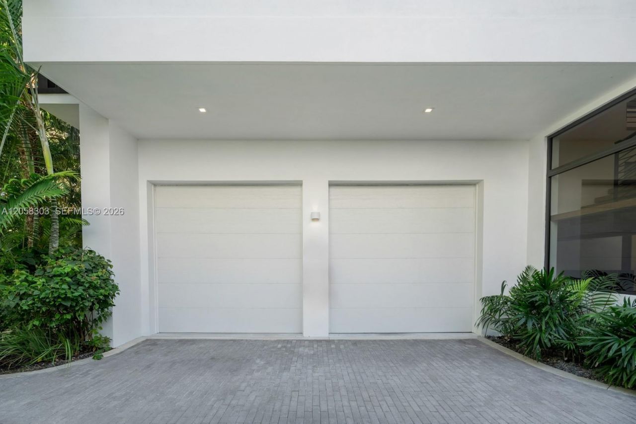 3630 Avocado Ave, Miami, FL 33133 Photo
