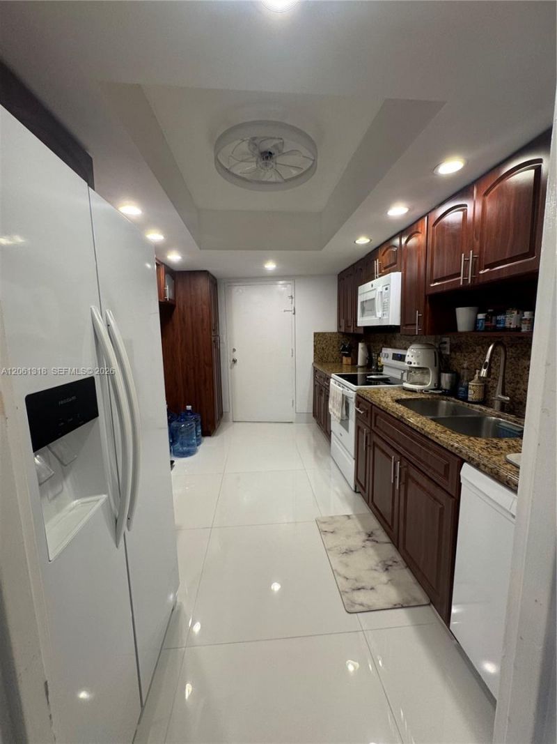 5401 Collins Ave , Unit 334, Miami Beach, FL 33140 Photo