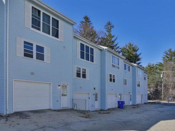 186 Dunbarton Drive, Unit 26, Manchester, NH 03102