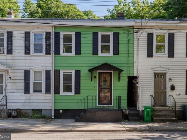 124 W PENN STREET, CARLISLE, PA 17013