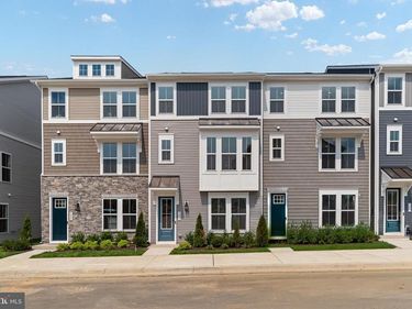 9207 FORKLEAF OAK DR, FREDERICKSBURG, VA 22407