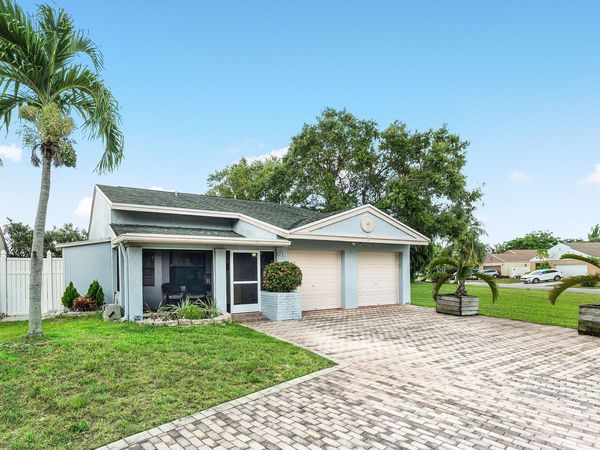 28 Paxford Lane, Boynton Beach, FL 33426