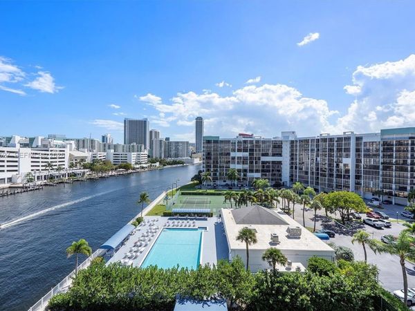 600 Parkview Dr, Unit 709, Hallandale Beach, FL 33009