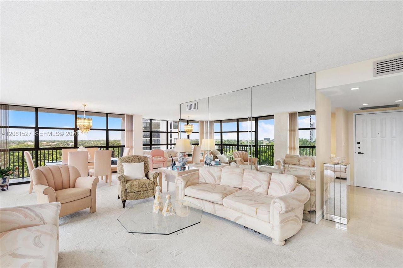 600 Parkview Dr, Unit 709, Hallandale Beach, FL 33009 Photo