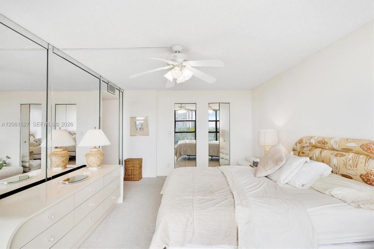 600 Parkview Dr, Unit 709, Hallandale Beach, FL 33009 Photo