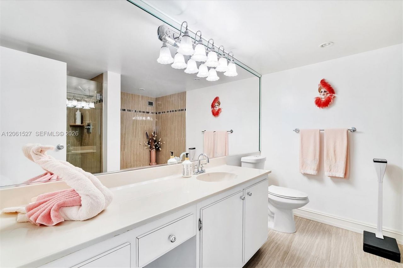 600 Parkview Dr, Unit 709, Hallandale Beach, FL 33009 Photo