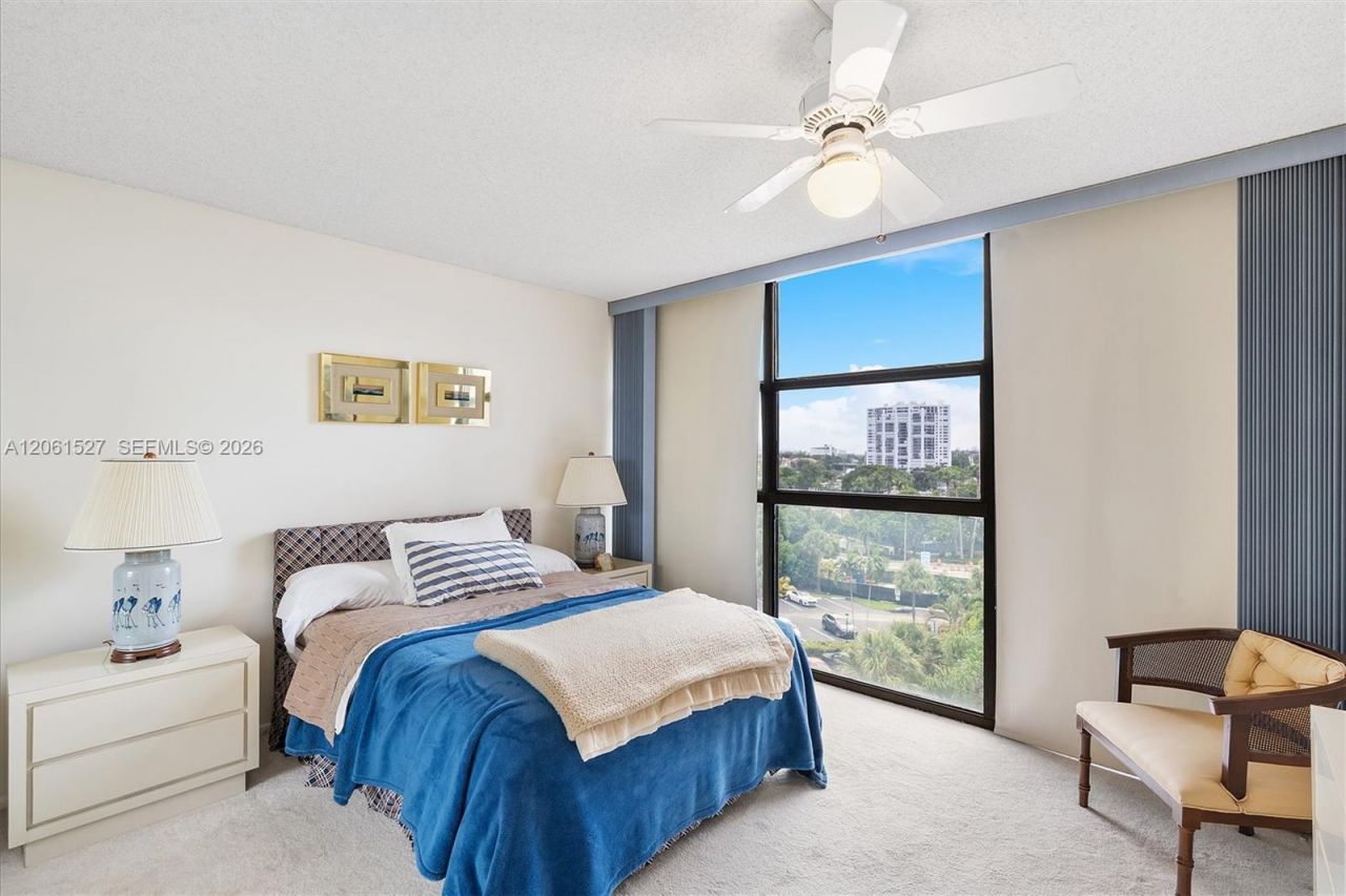 600 Parkview Dr, Unit 709, Hallandale Beach, FL 33009 Photo