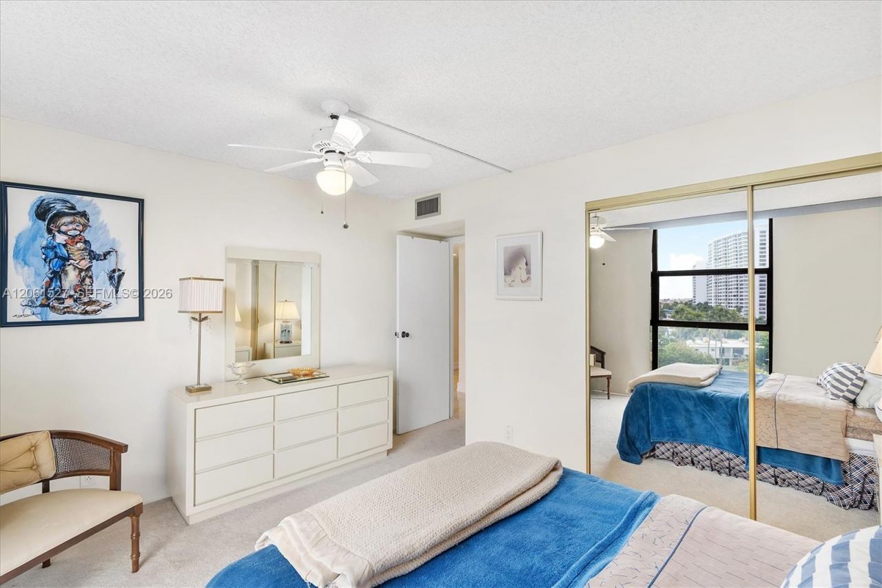 600 Parkview Dr, Unit 709, Hallandale Beach, FL 33009 Photo