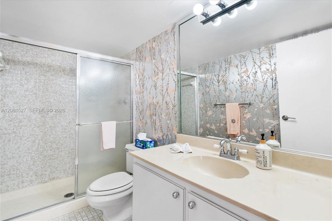 600 Parkview Dr, Unit 709, Hallandale Beach, FL 33009 Photo