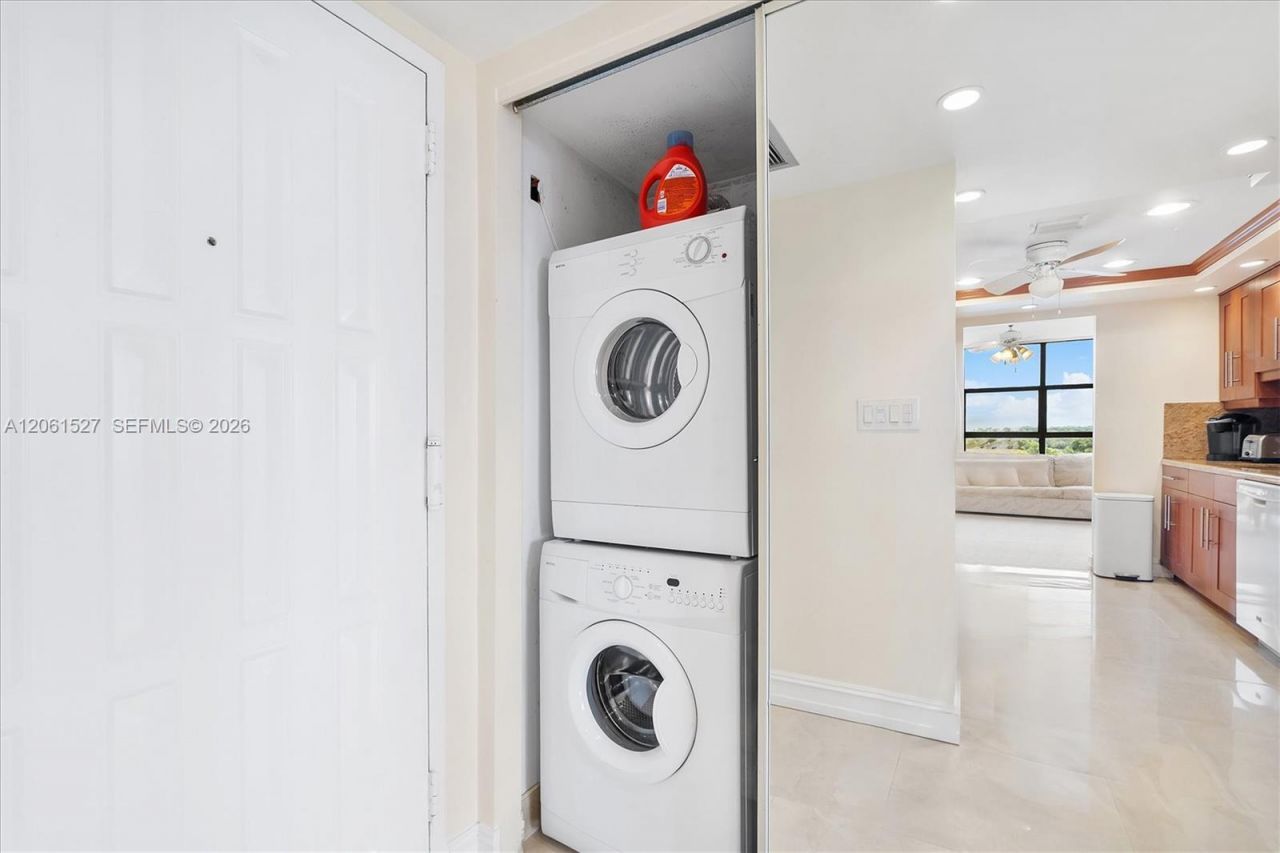 600 Parkview Dr, Unit 709, Hallandale Beach, FL 33009 Photo