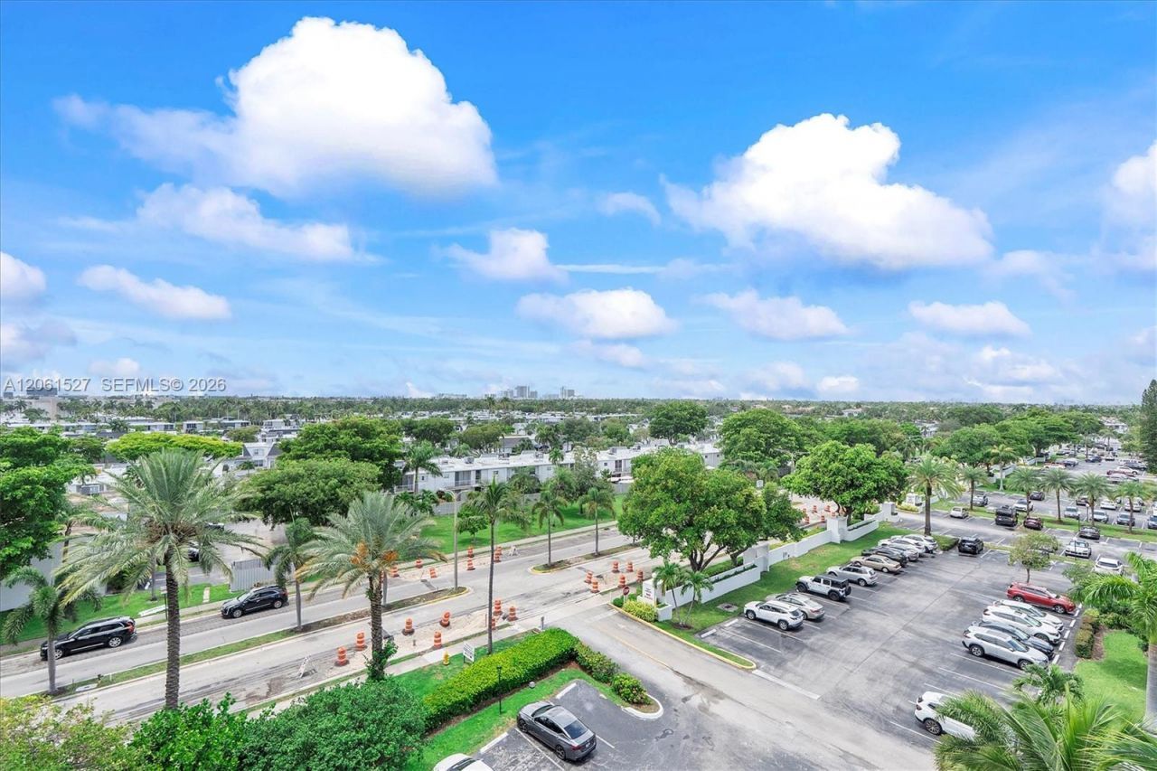 600 Parkview Dr, Unit 709, Hallandale Beach, FL 33009 Photo
