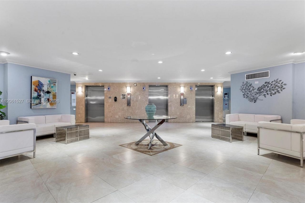 600 Parkview Dr, Unit 709, Hallandale Beach, FL 33009 Photo