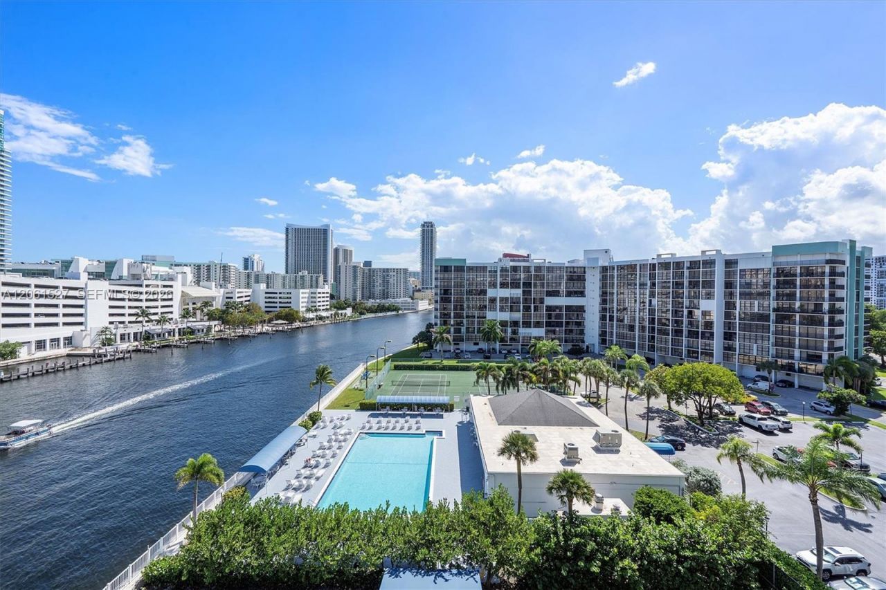 600 Parkview Dr, Unit 709, Hallandale Beach, FL 33009 Photo