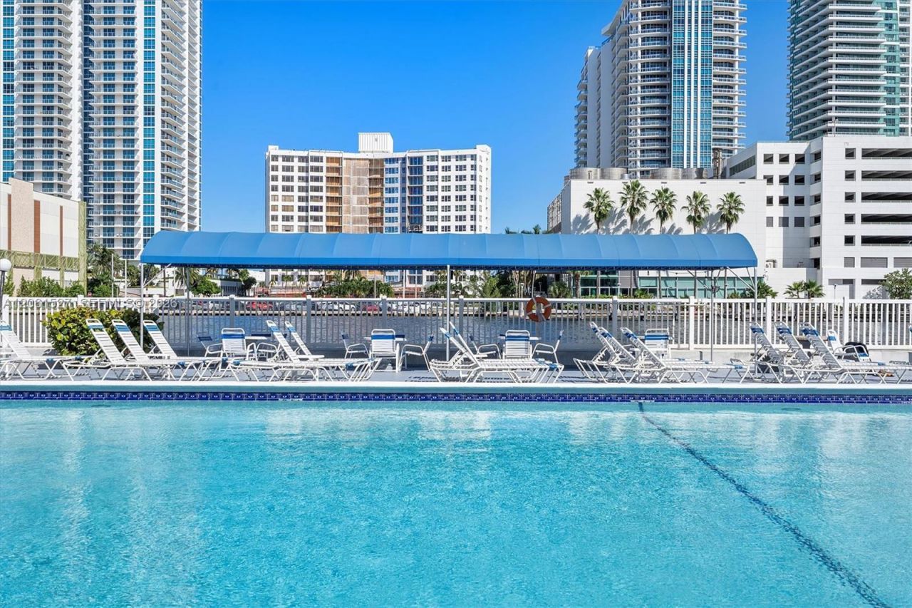 600 Parkview Dr, Unit 709, Hallandale Beach, FL 33009 Photo