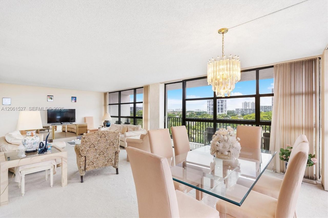 600 Parkview Dr, Unit 709, Hallandale Beach, FL 33009 Photo