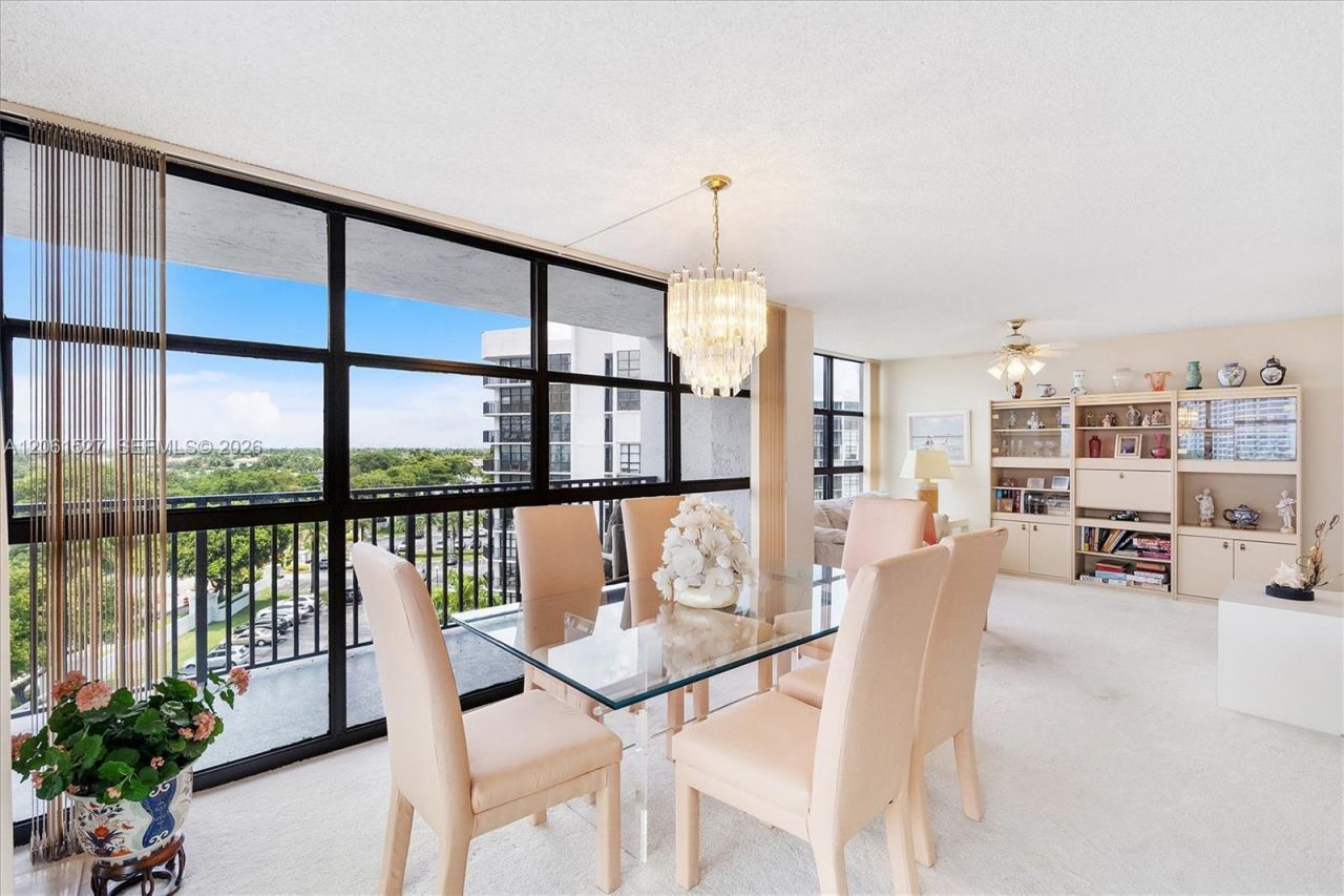 600 Parkview Dr, Unit 709, Hallandale Beach, FL 33009 Photo