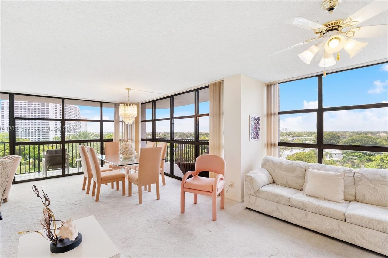 600 Parkview Dr, Unit 709, Hallandale Beach, FL 33009 Photo