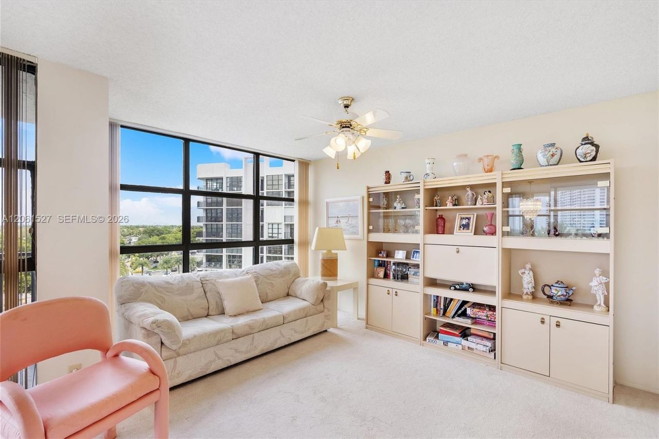 600 Parkview Dr, Unit 709, Hallandale Beach, FL 33009 Photo