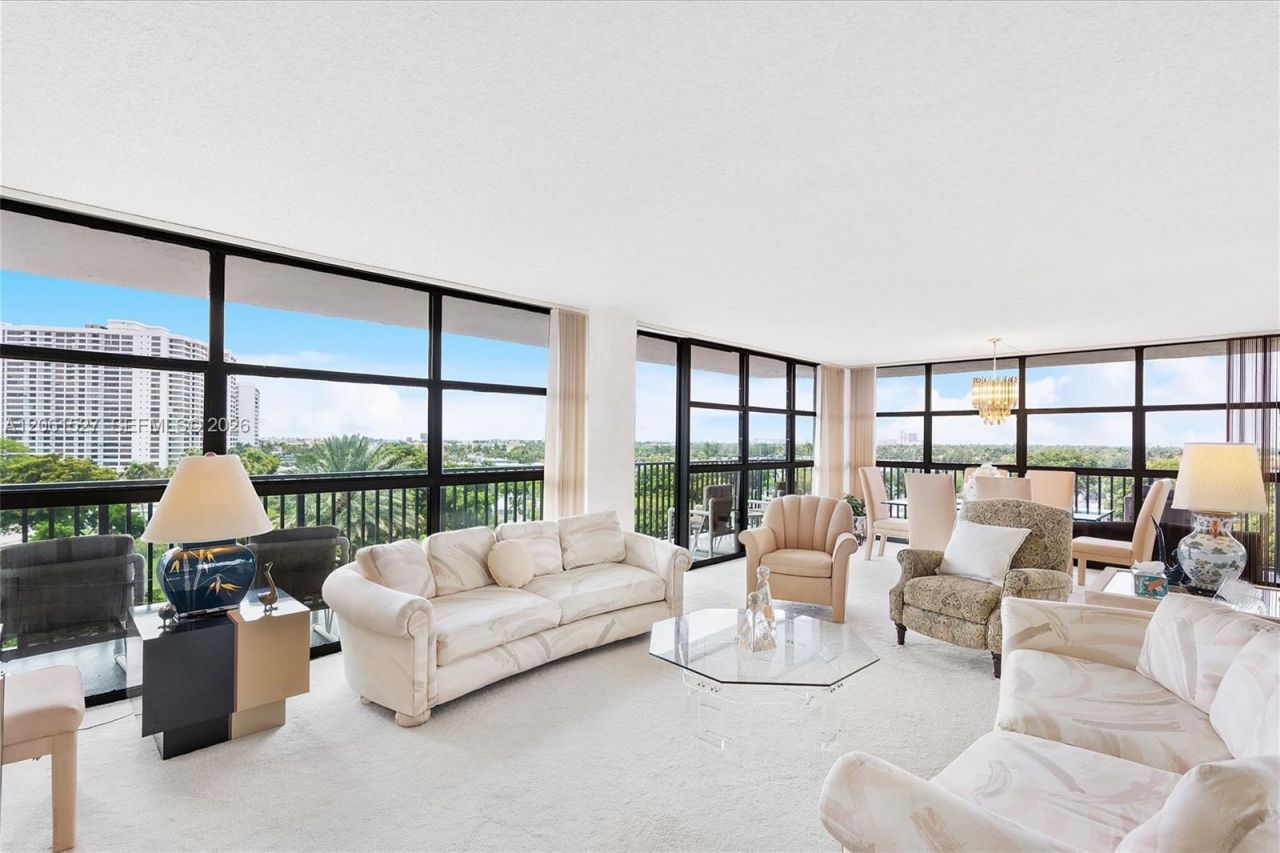 600 Parkview Dr, Unit 709, Hallandale Beach, FL 33009 Photo
