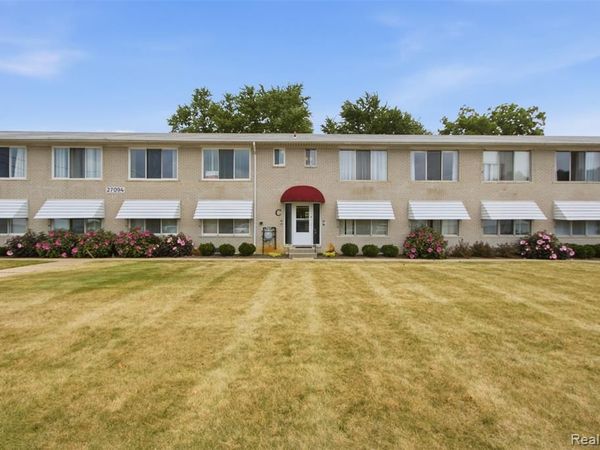 27094 Sandy Hill Ln , Lyon Twp, MI 48165