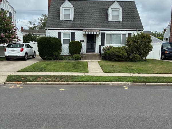 25 S Elm Street , Hicksville, NY 11801