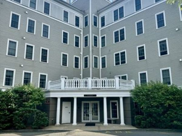 8 Crowninshield St, Unit 212, Peabody, MA 01960
