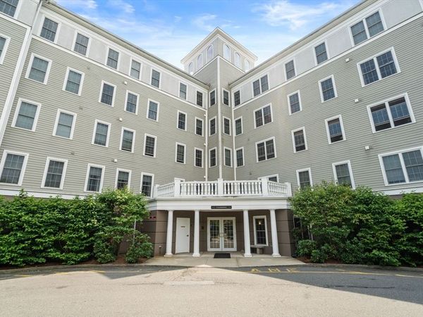 8 Crowninshield St, Unit 212, Peabody, MA 01960