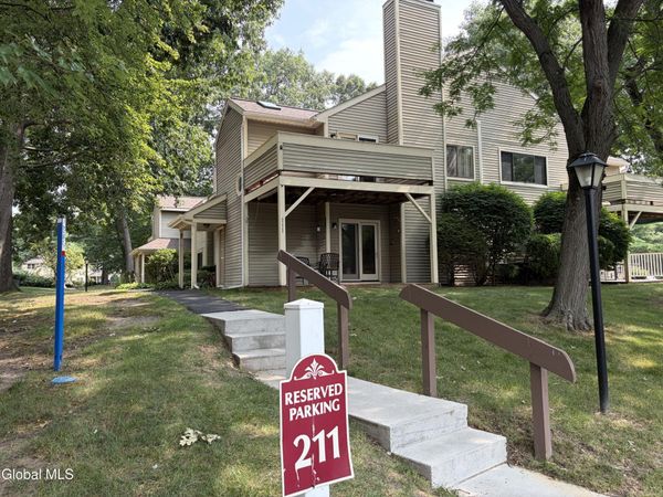 211 Grenadier Court, Clifton Park, NY 12065