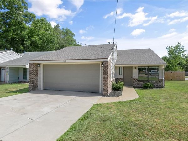 3320 Olive Street , Rogers, AR 72756