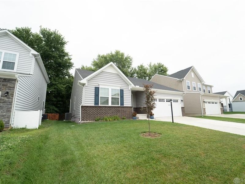 280 Warm Springs Drive, Fairborn, OH 45324 Photo 2