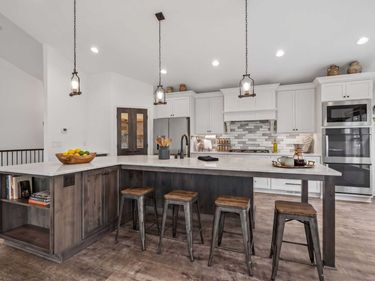 3460 Commonwealth Avenue, Woodbury, MN 55125